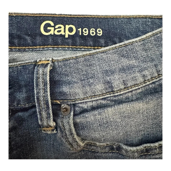 Gap | Girlfriend Jeans - Picture 2 of 7